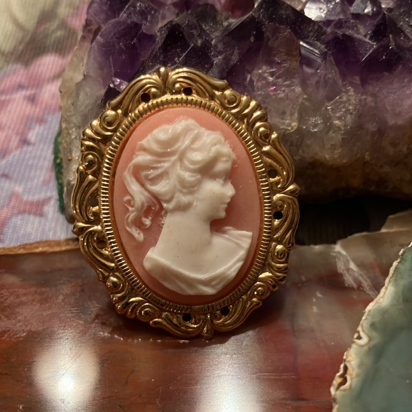CAMEO BROOCH 1 1/2” long - Picture 2 of 12